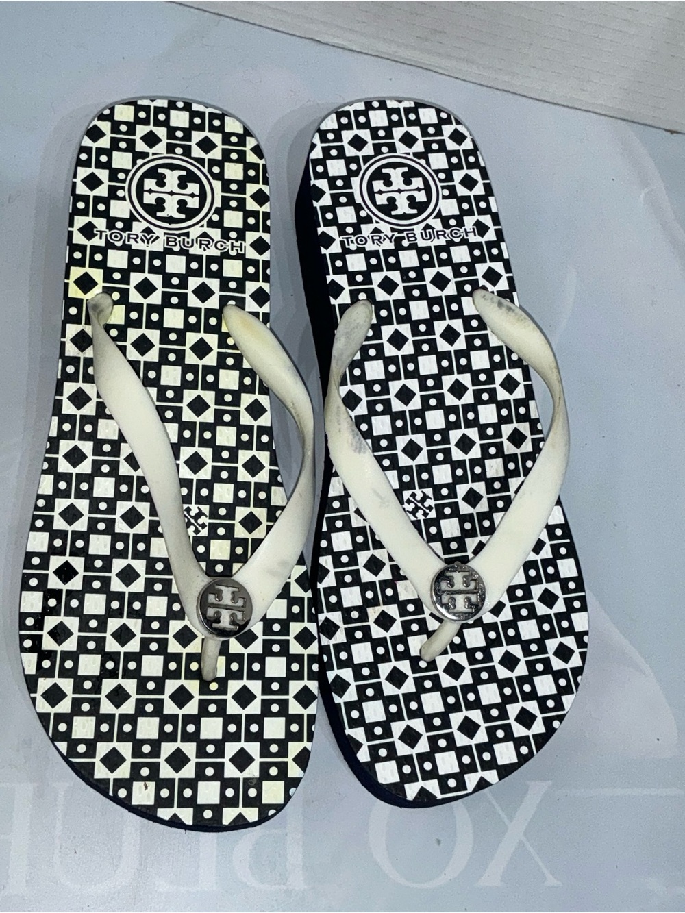 Tory Burch Black & White Geometric Chic Y2K Retro Flip Flops Causal Boho 8W